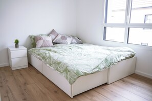 3 عدّة غرف نوم وواي فاي مجانًا وملاءات أسرّة