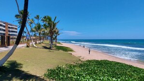 บนชายหาด