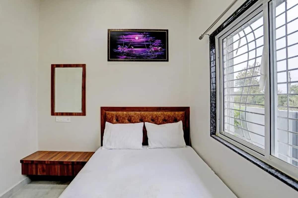 Rollaway beds, free WiFi, bed sheets