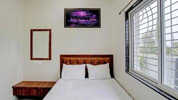 Deluxe Room | Rollaway beds, free WiFi, bed sheets