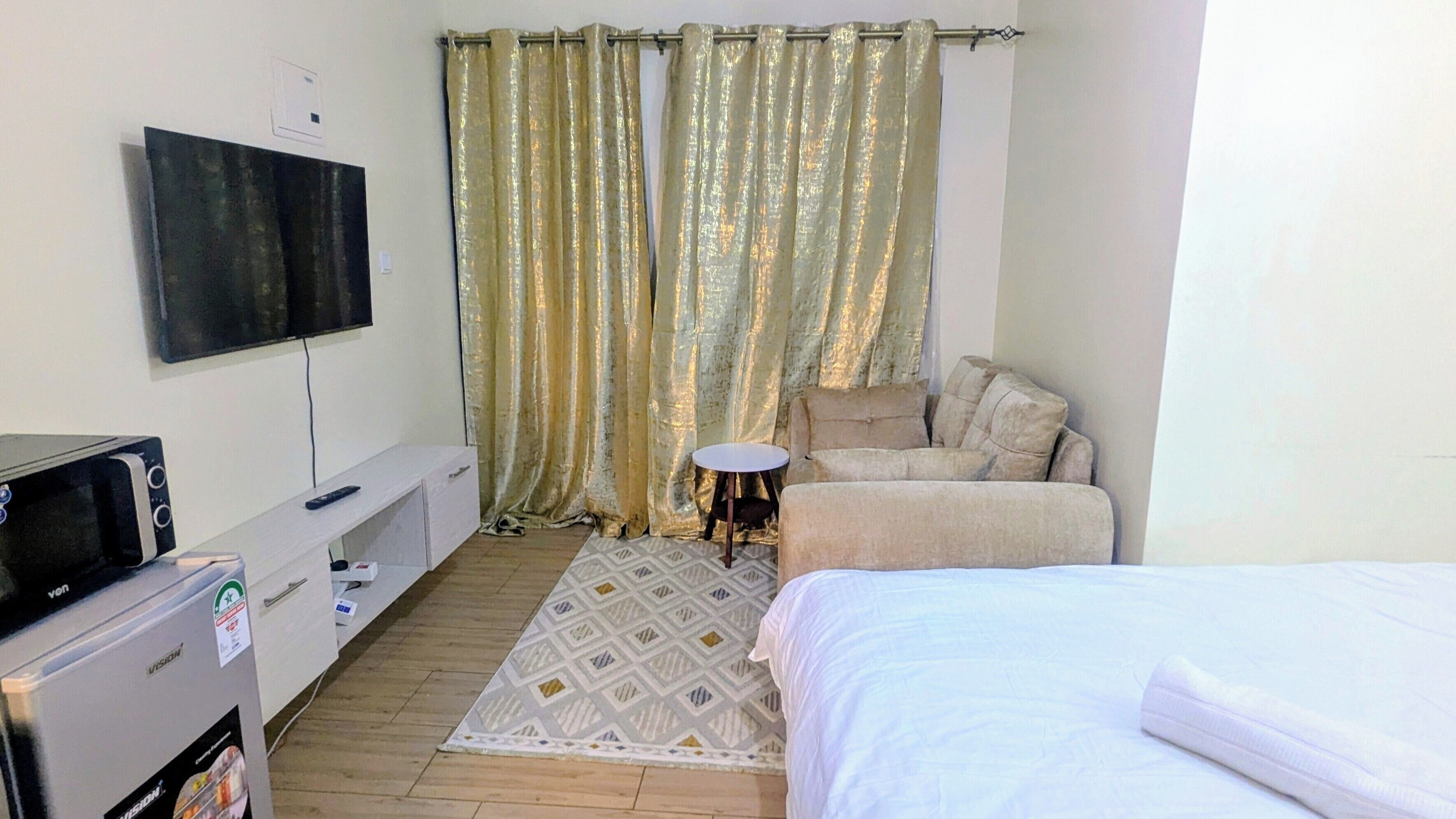 Fer et planche à repasser, Wi-Fi, literie fournie