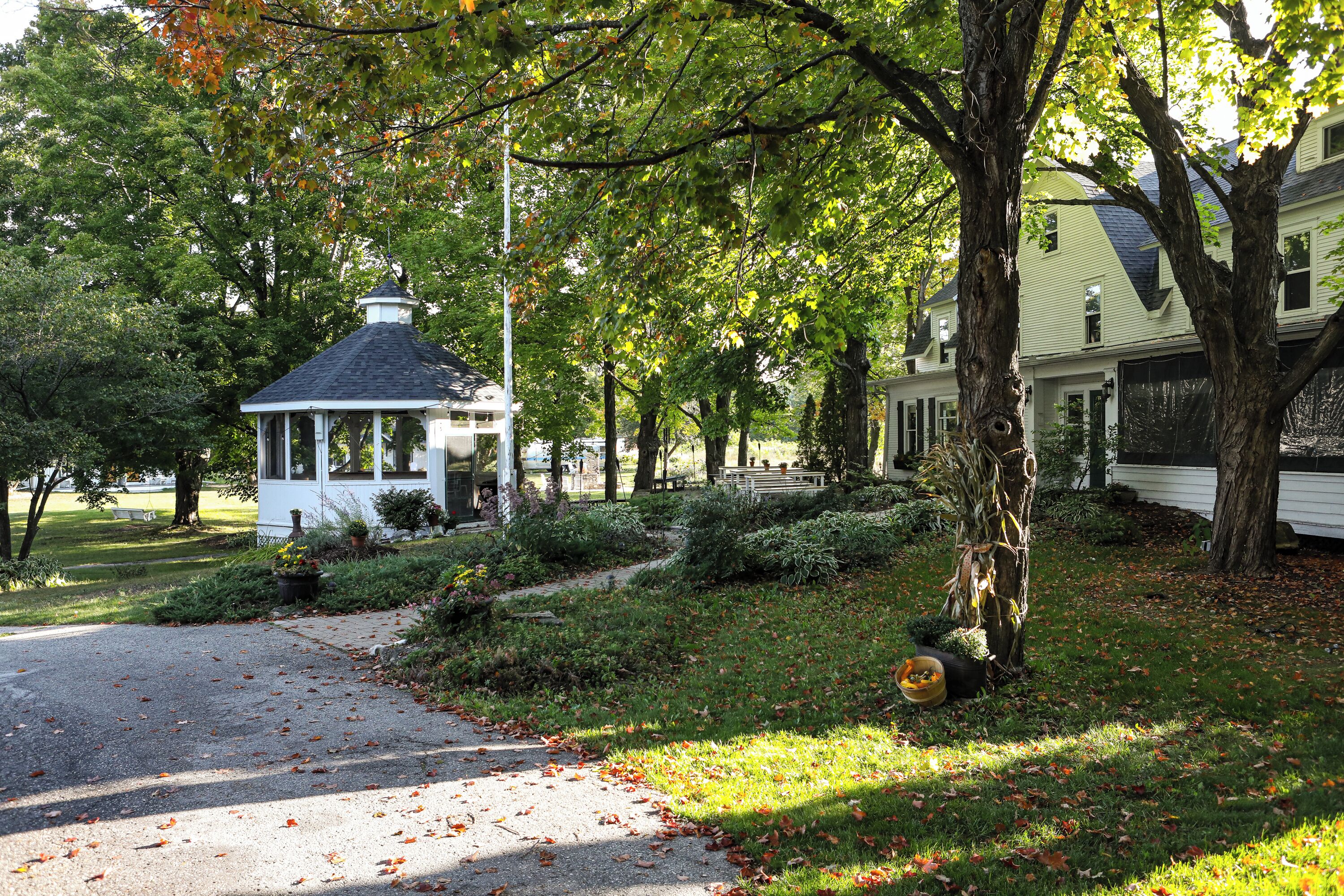 المنطقة المحيطة بالمنشأة