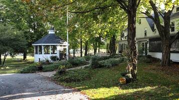 المنطقة المحيطة بالمنشأة