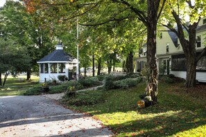 Property grounds - The griffin inn (Ellison Bay)