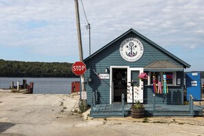 Exterior - The griffin inn (Ellison Bay)
