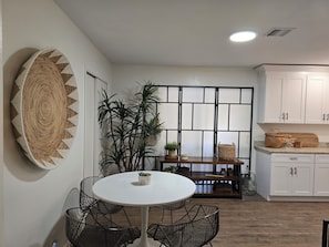 Dining - Charming 3-bedroom house near NorthShore in Chattanooga (Chattanooga)