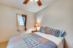 Interior - Hike, Fish & Relax: Cabin 4 Mi to Lake Estes! (Drake)