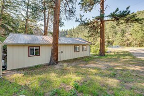 Interior - Hike, Fish & Relax: Cabin 4 Mi to Lake Estes! (Drake)