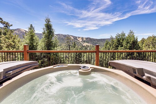 Hot Tub + Game Room: Mtn-view Retreat in Big Bear!