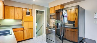 1 Mi to Dtwn: Suburban Home w/ Yard in Owosso