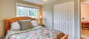 1 Mi to Dtwn: Suburban Home w/ Yard in Owosso