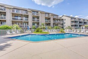 Interior - Poolside Fun + Ocean Strolls: Myrtle Beach Oasis! (Myrtle Beach)