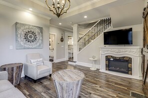 House (4 Bedrooms) | Interior - Modern Comfort Near Columbus: Home w/ Yard & Porch (London)