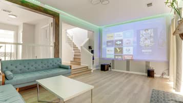 Apartment (3 Bedrooms) | Front of property