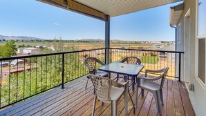 Interior - Panoramic Views: Spacious Home in Cedar City! (Cedar City)
