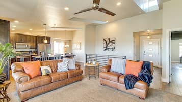 House (6 Bedrooms) | Interior