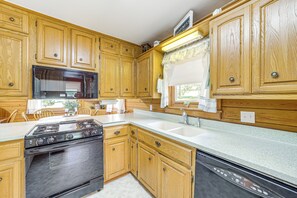 House (3 Bedrooms) | Interior