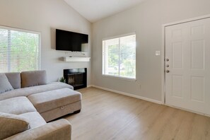 Apartment (2 Bedrooms) | Interior - Easy Tailgate Access! Home 3 Mi to College Station (Bryan)