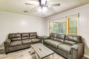 House (3 Bedrooms) | Interior