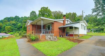 1 Mi to Virginia Creeper Trail: Serene Family Home