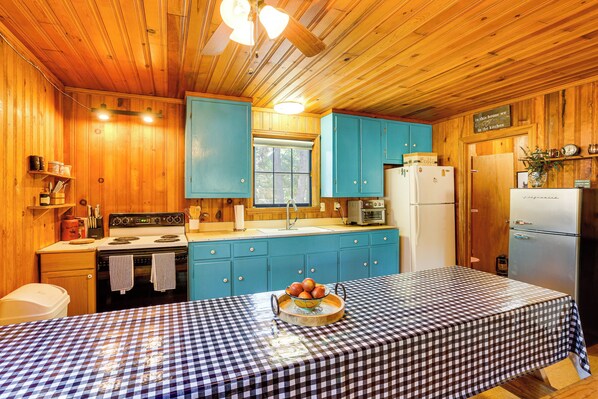 House (2 Bedrooms) | Interior