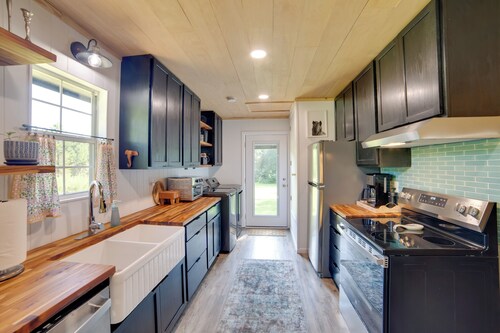 Secluded Getaway on ~10 Acres in The Piney Woods!