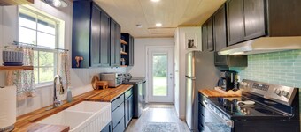 Secluded Getaway on ~10 Acres in The Piney Woods!
