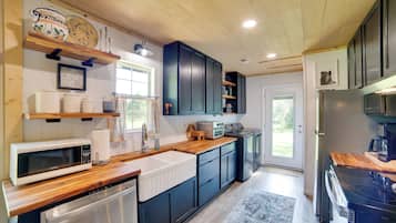 House (2 Bedrooms) | Interior