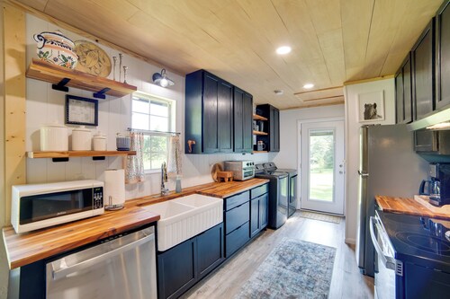 Secluded Getaway on ~10 Acres in The Piney Woods!