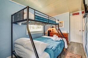 Interior - 3 Mi to Ft Myers Beach: Coastal Home Near Leetran! (Fort Myers Beach)