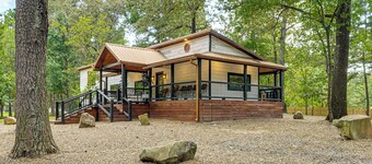 Hike, Fish & Unwind: Cabin w/ Yard in Broken Bow!