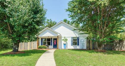 1 Mi to Ole Miss: Pet-friendly Retreat w/ Yard