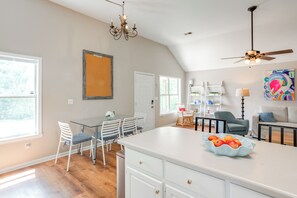 Interior - 1 Mi to Ole Miss: Pet-friendly Retreat w/ Yard (Oxford)