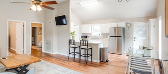 1 Mi to Ole Miss: Pet-friendly Retreat w/ Yard
