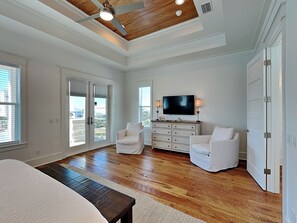 6 bedrooms, iron/ironing board, WiFi, bed sheets