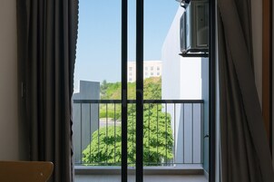 書桌、手提電腦工作空間、免費 Wi-Fi