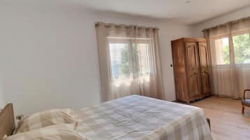 3 bedrooms, WiFi, bed sheets