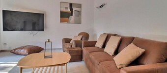 Gîte 'Chabrier' with Mountain View, Wi-Fi and Air Conditioning