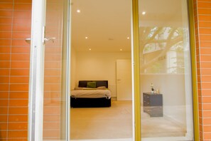 Interior - Stylish 3BR | 3 Min to Southfields Station (Greater London)