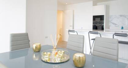 Stylish 3BR | 3 Min to Southfields Station