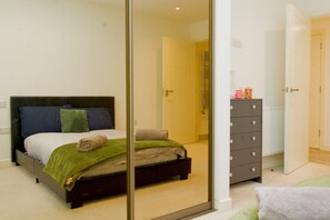 3 chambres, fer et planche à repasser, Wi-Fi, draps fournis
