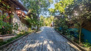 Property grounds - House w/ 3 Suites 400m From Mucuge Beach Mcg0006 (Porto Seguro)