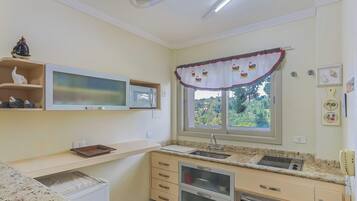 Basic Apartment | Private kitchen