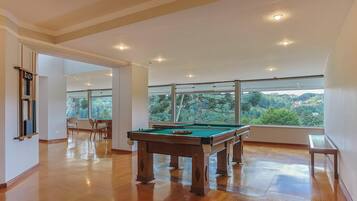 Basic Apartment | Games room