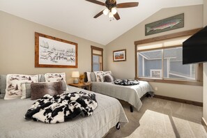 3 habitaciones, tabla de planchar con plancha, internet y ropa de cama 