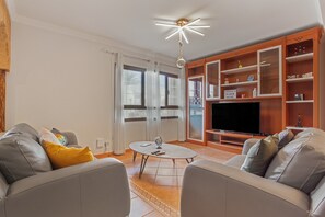 TV - Holiday Home 'Ian’s Dreams' with Private Terrace, Private Garden and Wi-Fi (Corralejo)