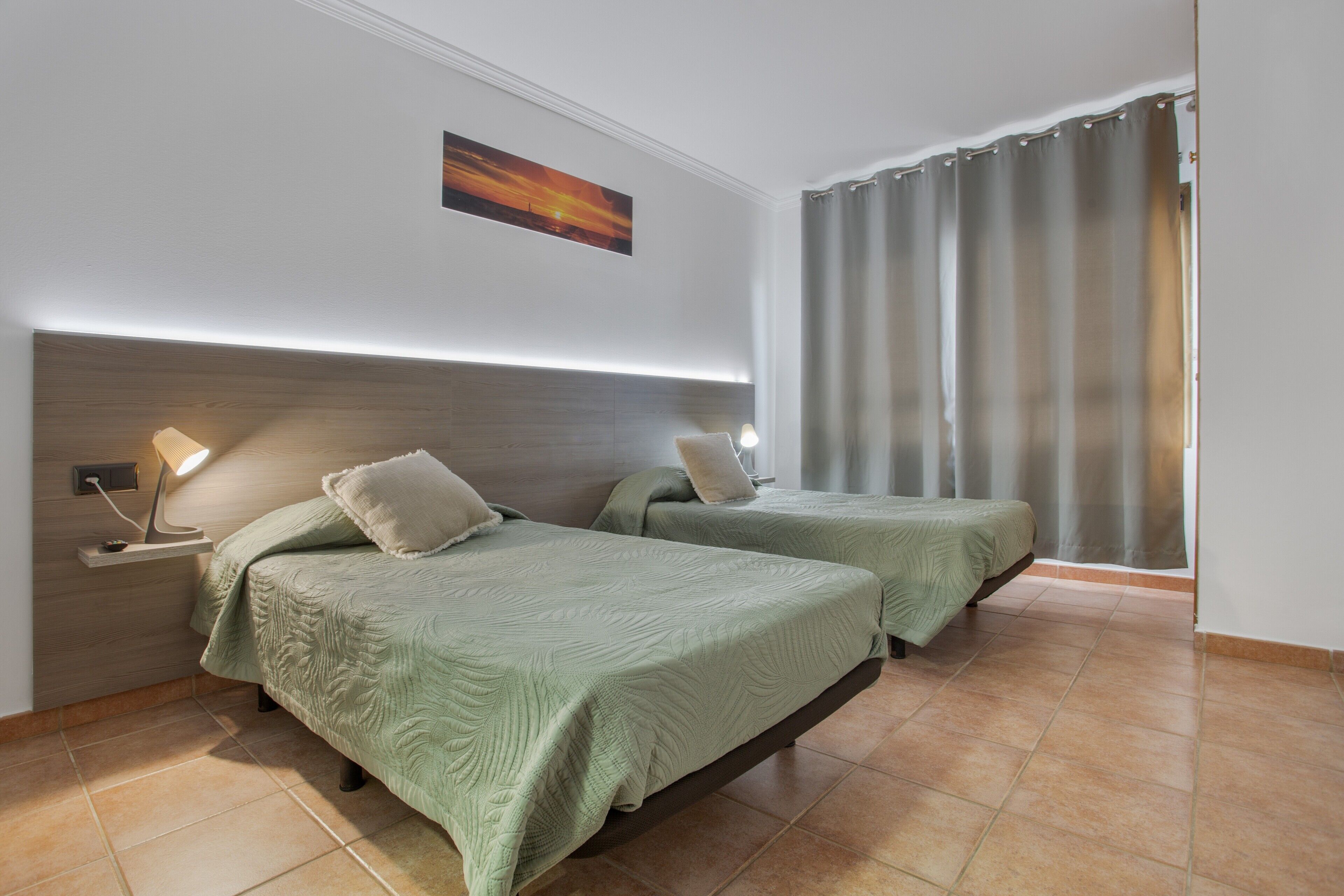 4 bedrooms, WiFi, bed sheets