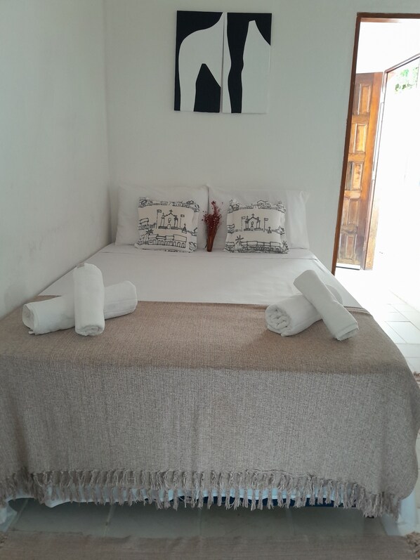 2 bedrooms, iron/ironing board, internet, bed sheets