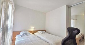 Iron/ironing board, travel cot, WiFi, bed sheets