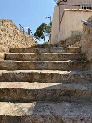 Property grounds - Holiday Home 'Antique Spanish Villa' with Private Terrace, Wi-Fi and Air Conditioning (Guardamar del Segura)